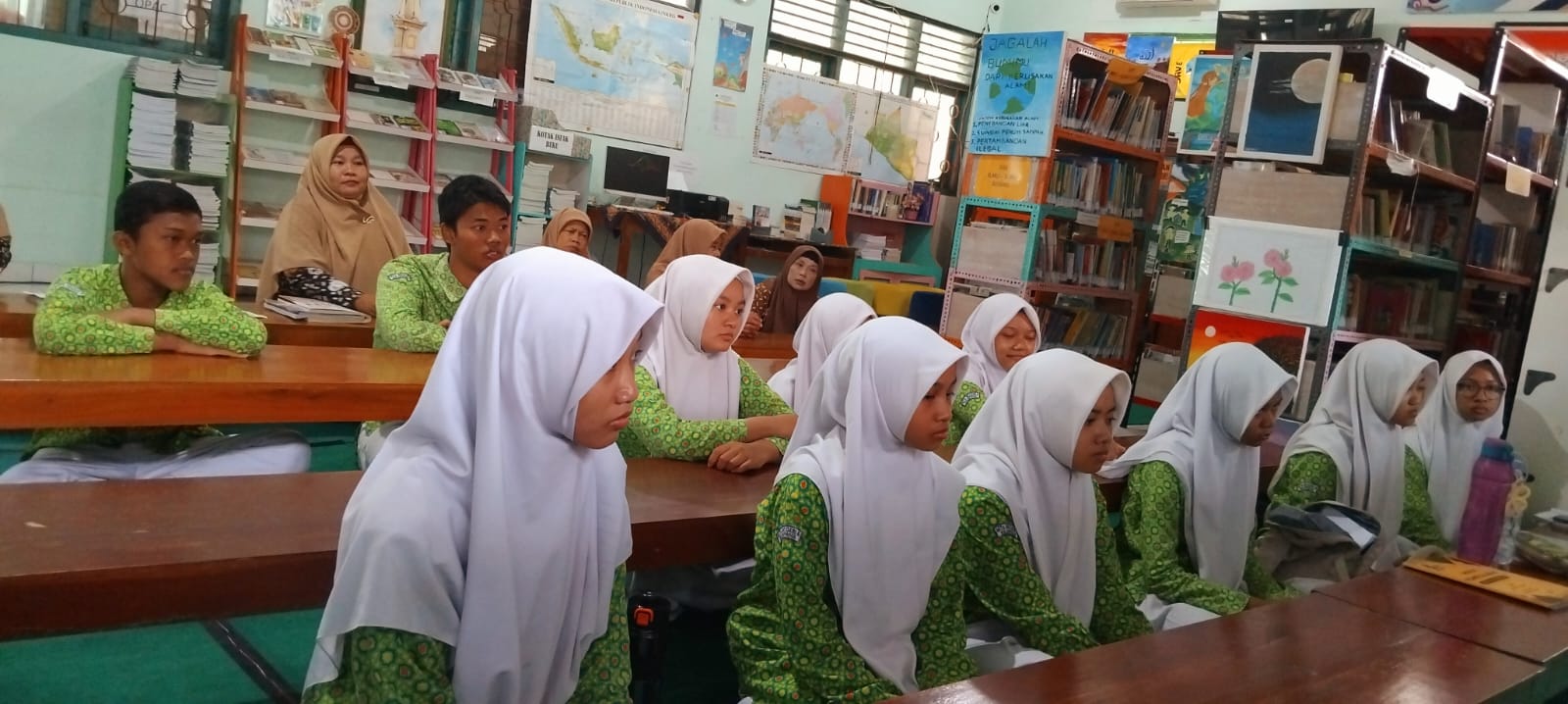 Kobarkan Semangat Juang, Kepala MTsN 6 Kulon Progo Beri Motivasi Khusus untuk Duta OMI Sains